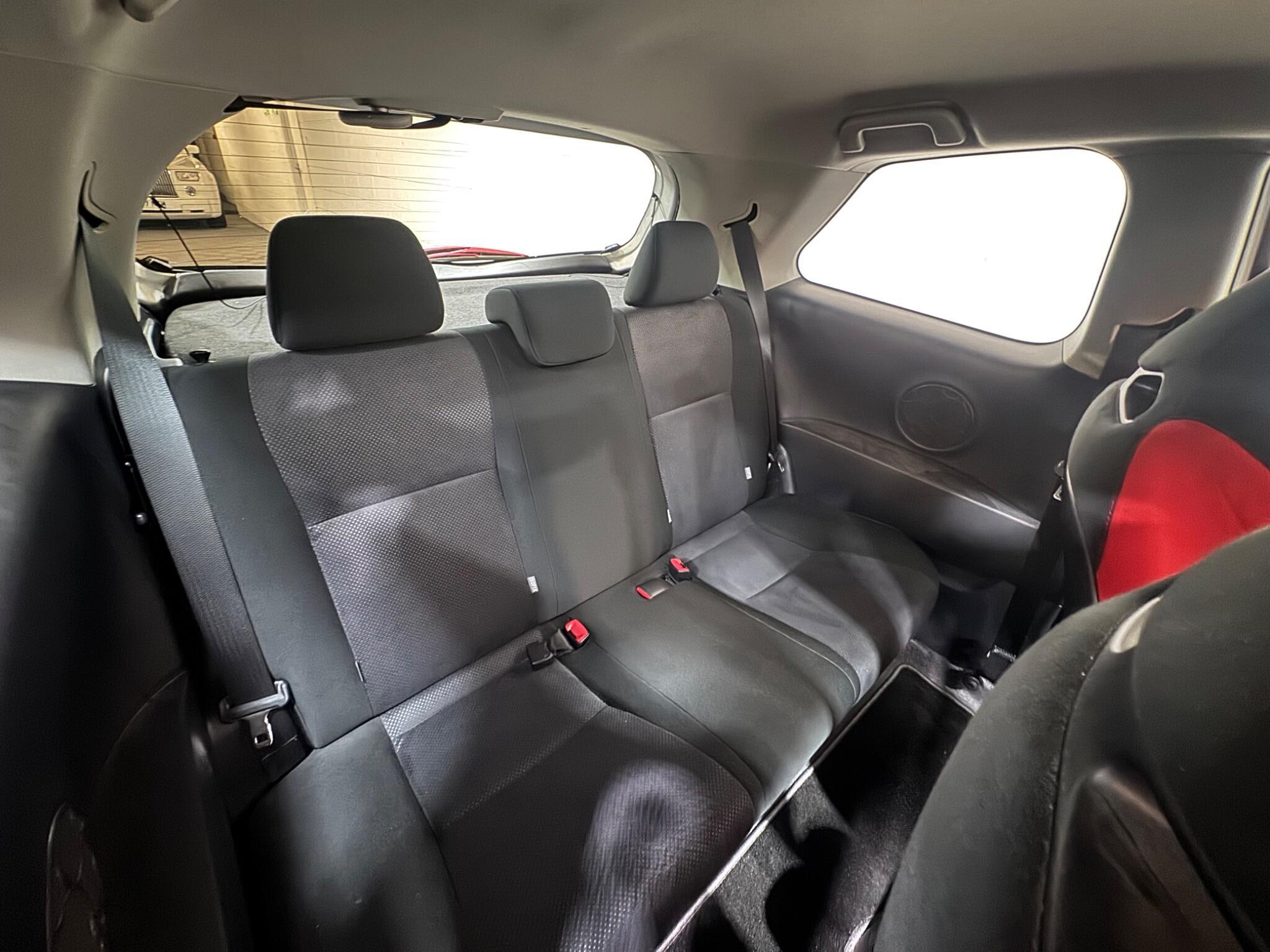Toyota Yaris - Image 11