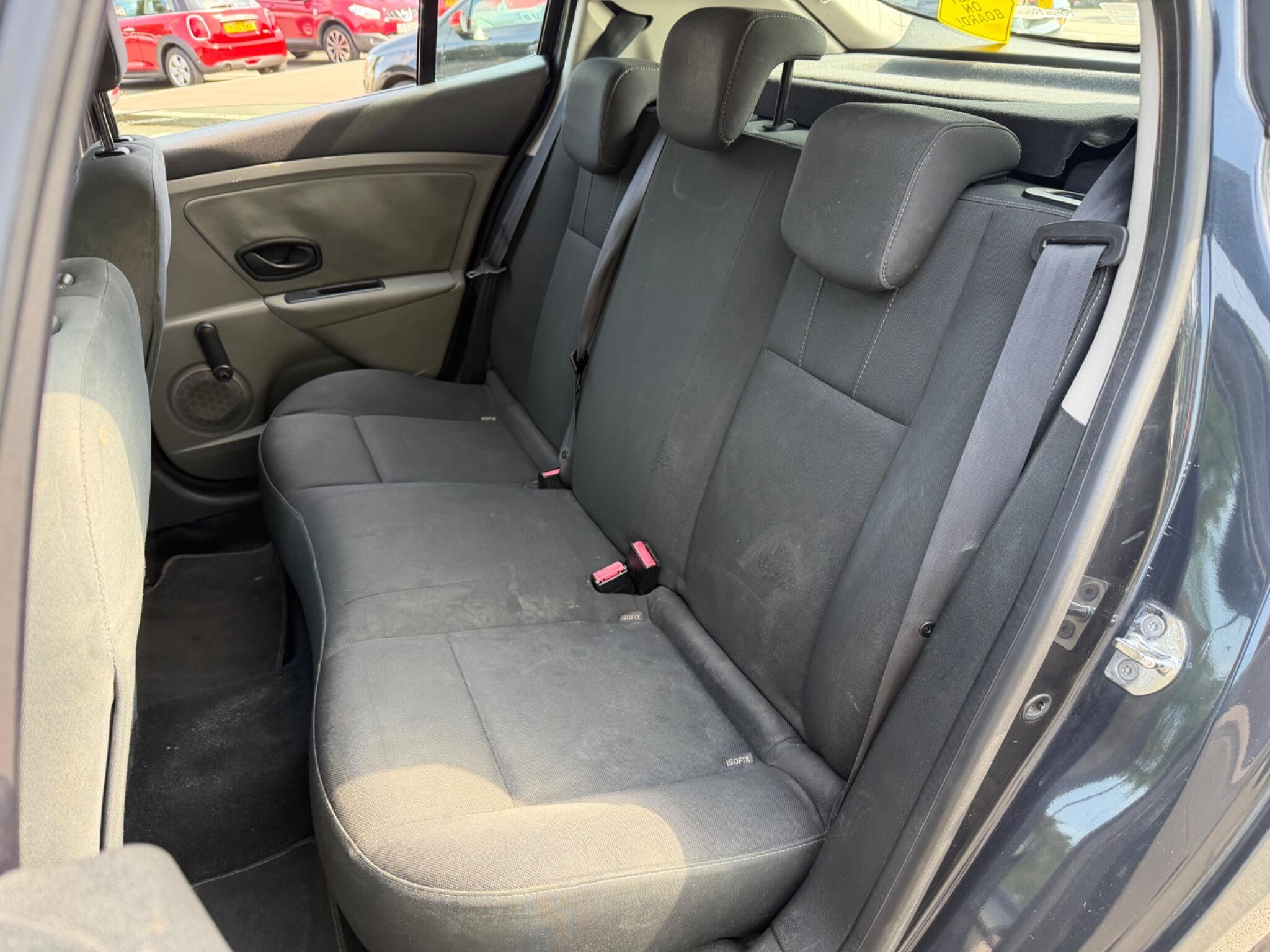 Renault Megane - Image 11