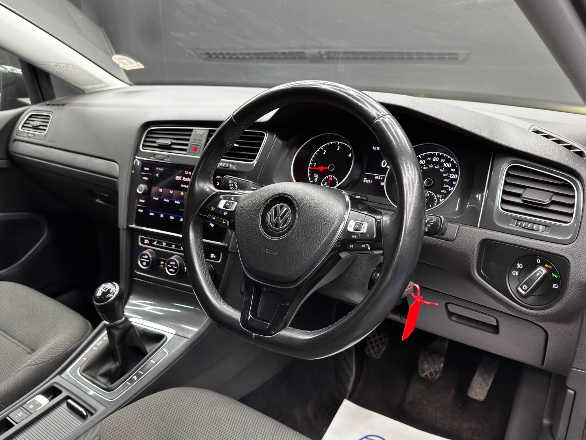 Volkswagen Golf - Image 9