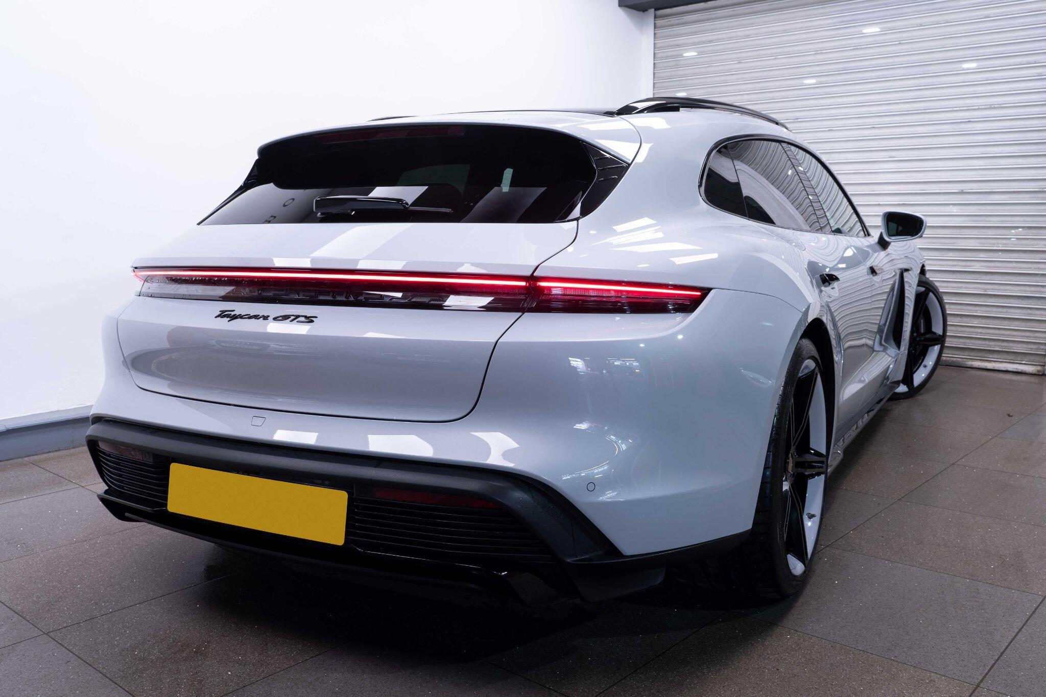 Porsche Taycan - Image 4