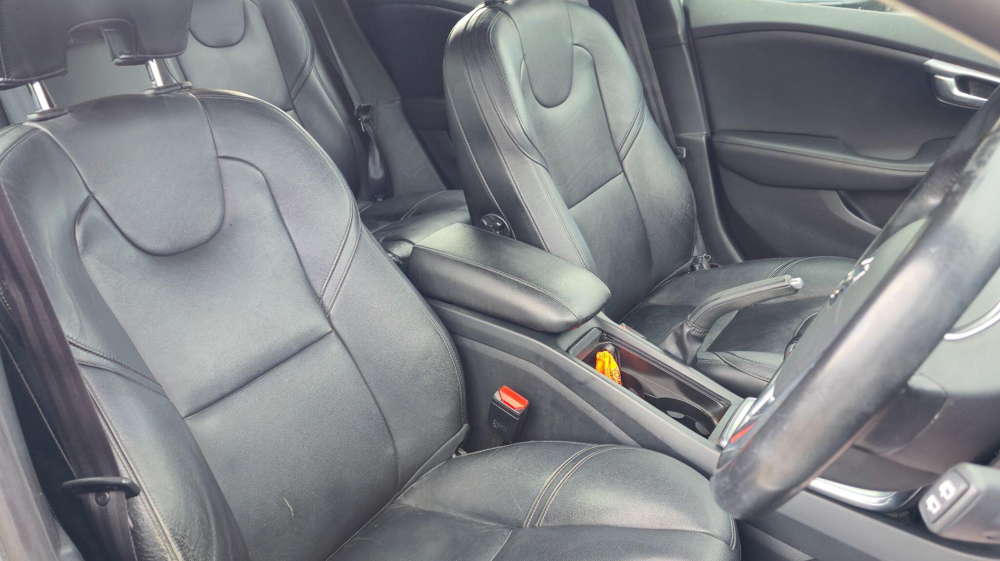 Volvo V40 - Image 12