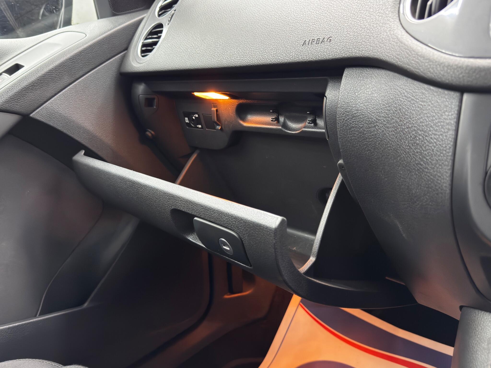 Volkswagen Tiguan - Image 34