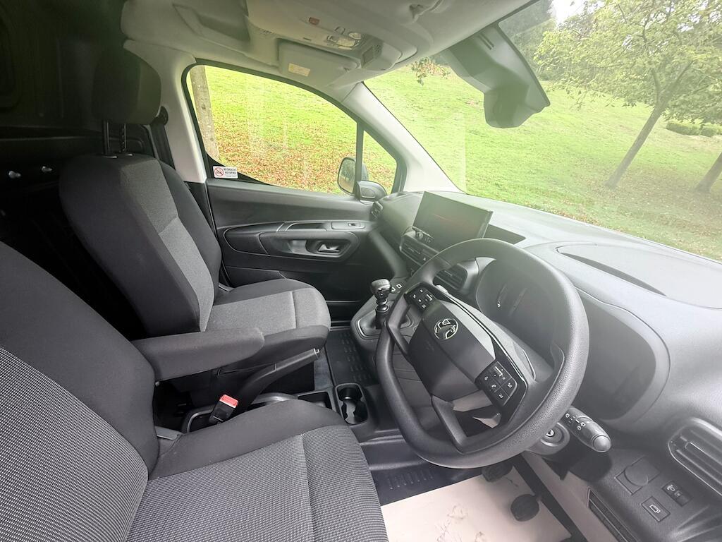 Vauxhall Combo - Image 13