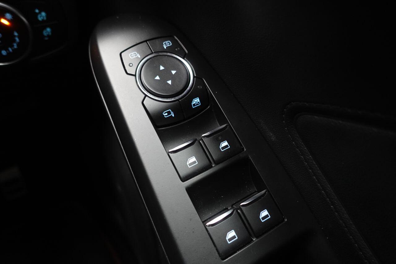 Ford Focus - Image 50