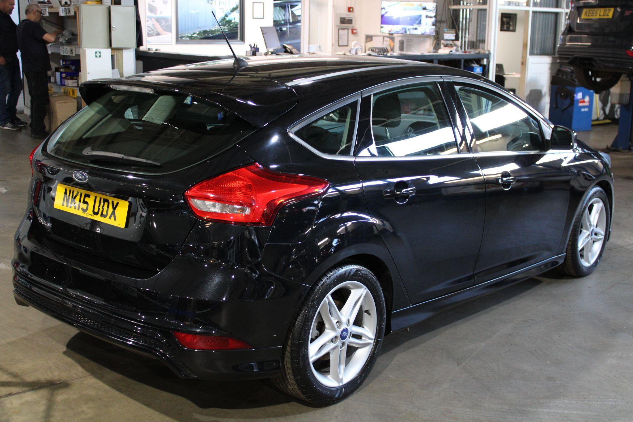 Ford Focus - Image 14