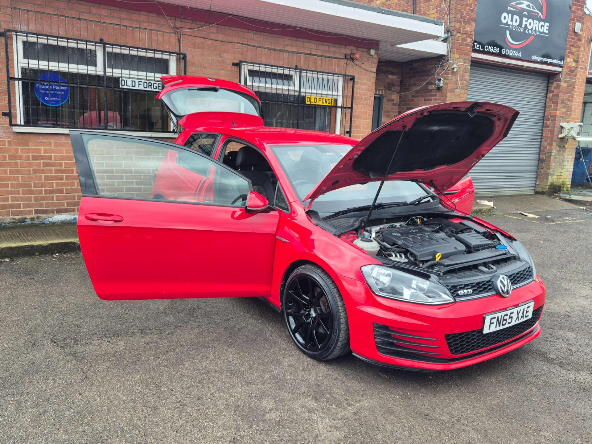 Volkswagen Golf - Image 11