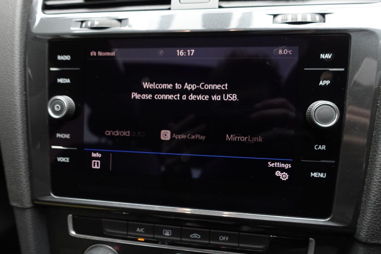 Volkswagen Golf - Image 31