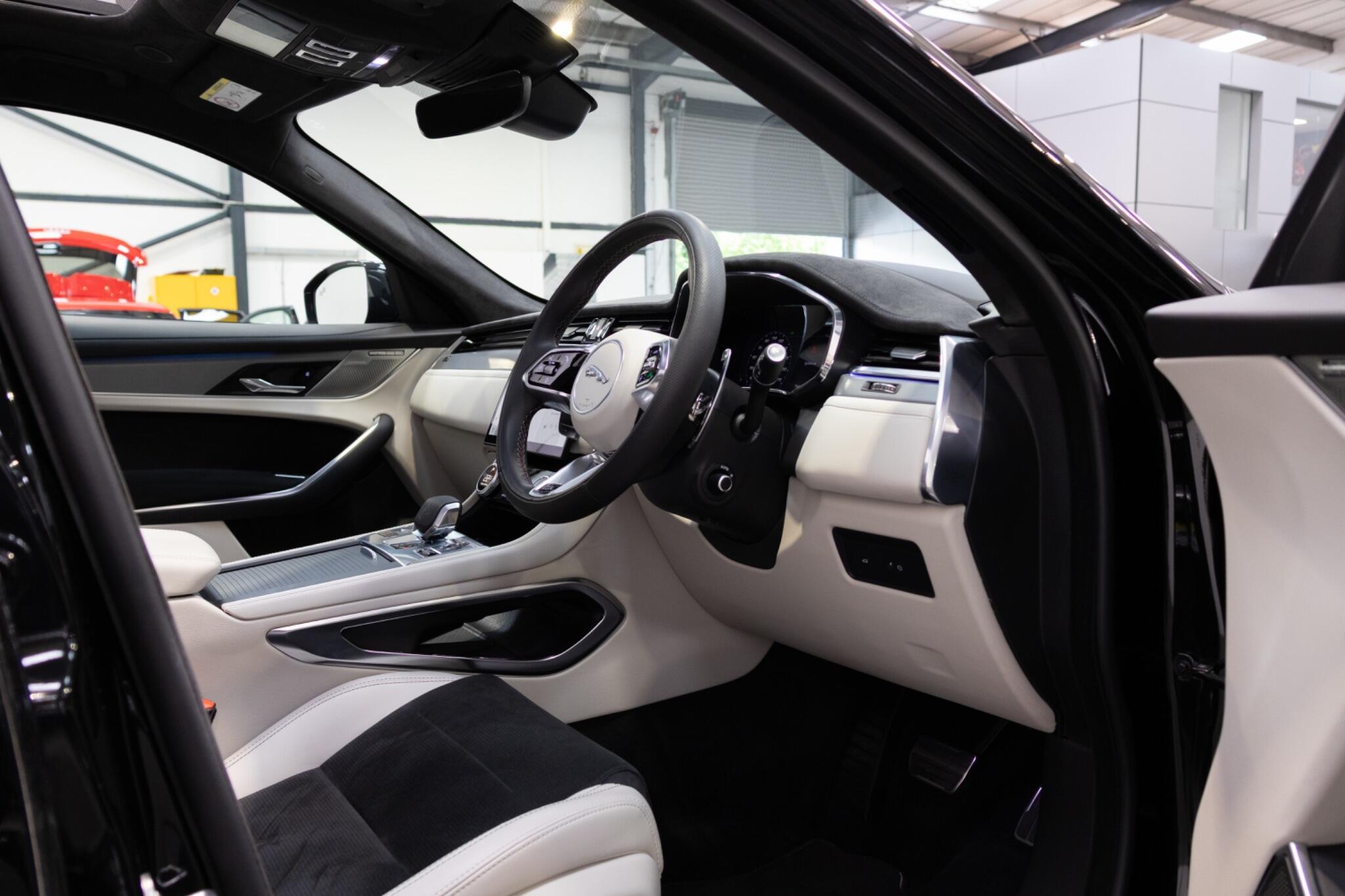 Jaguar F-Pace - Image 17