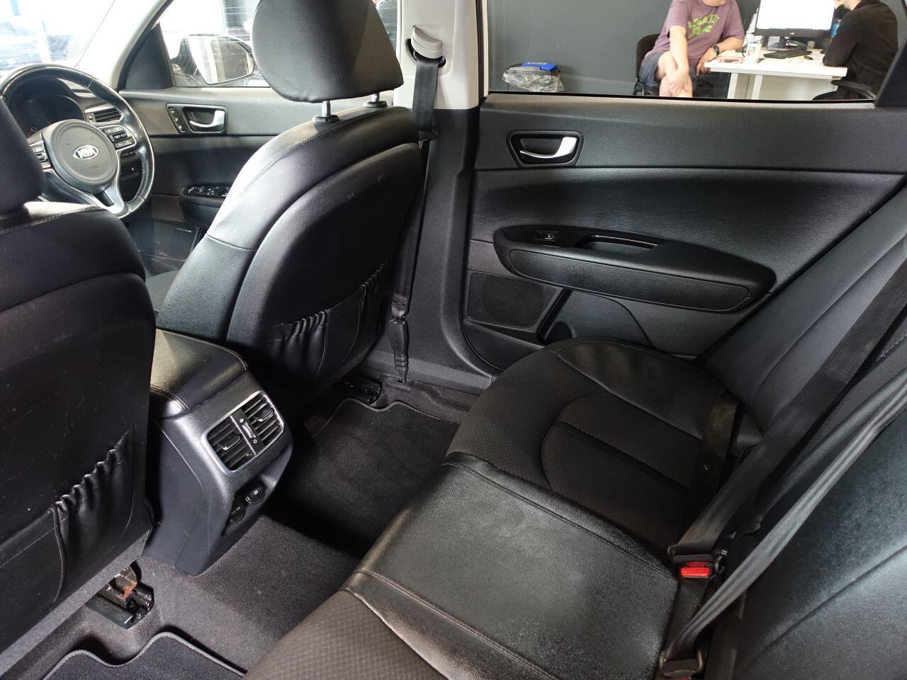 Kia Optima - Image 16