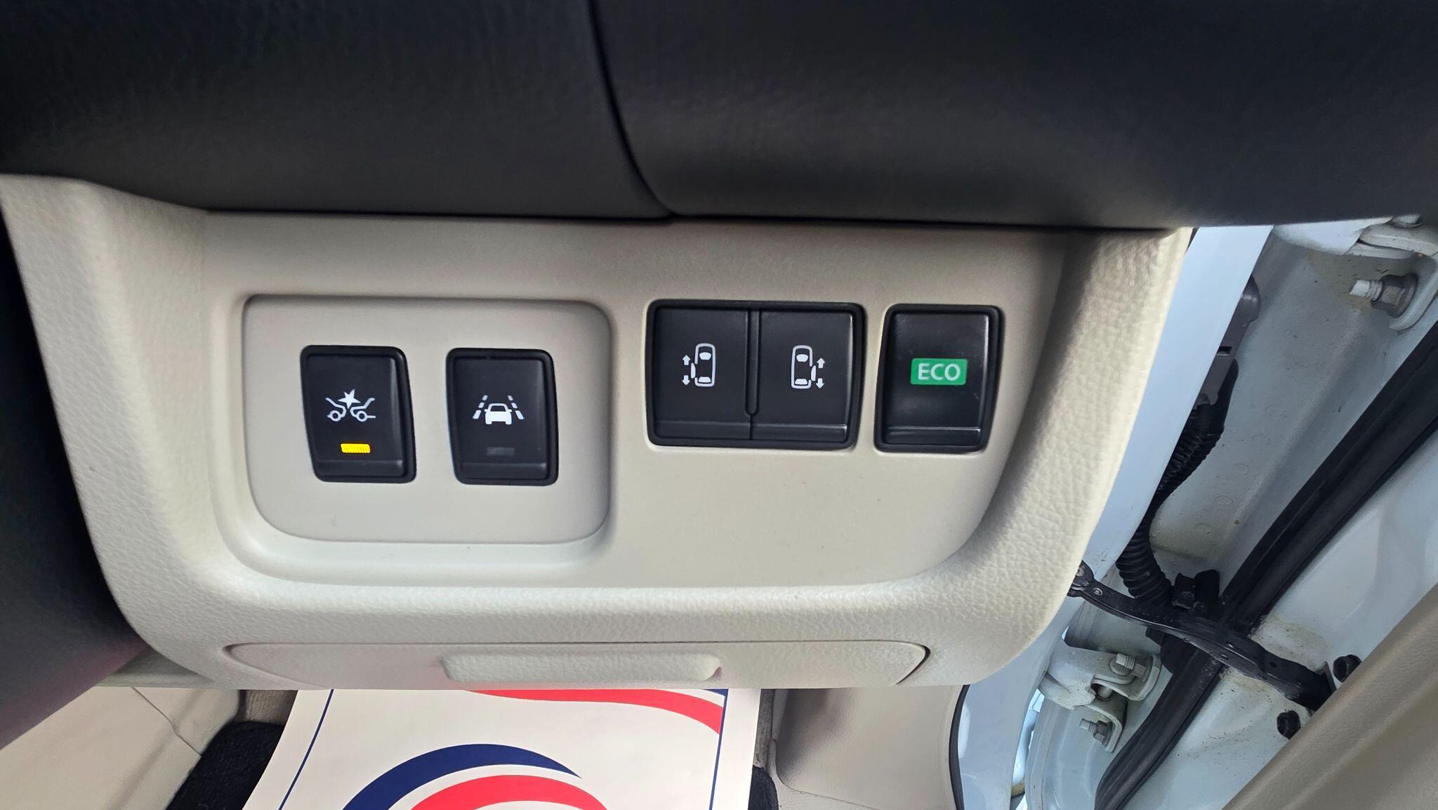 Nissan Serena - Image 24