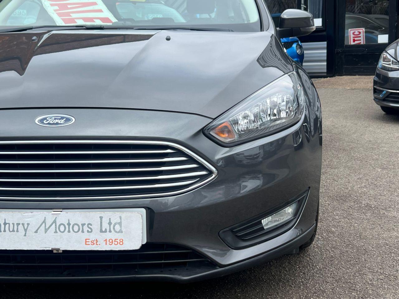 Ford Focus - Image 11