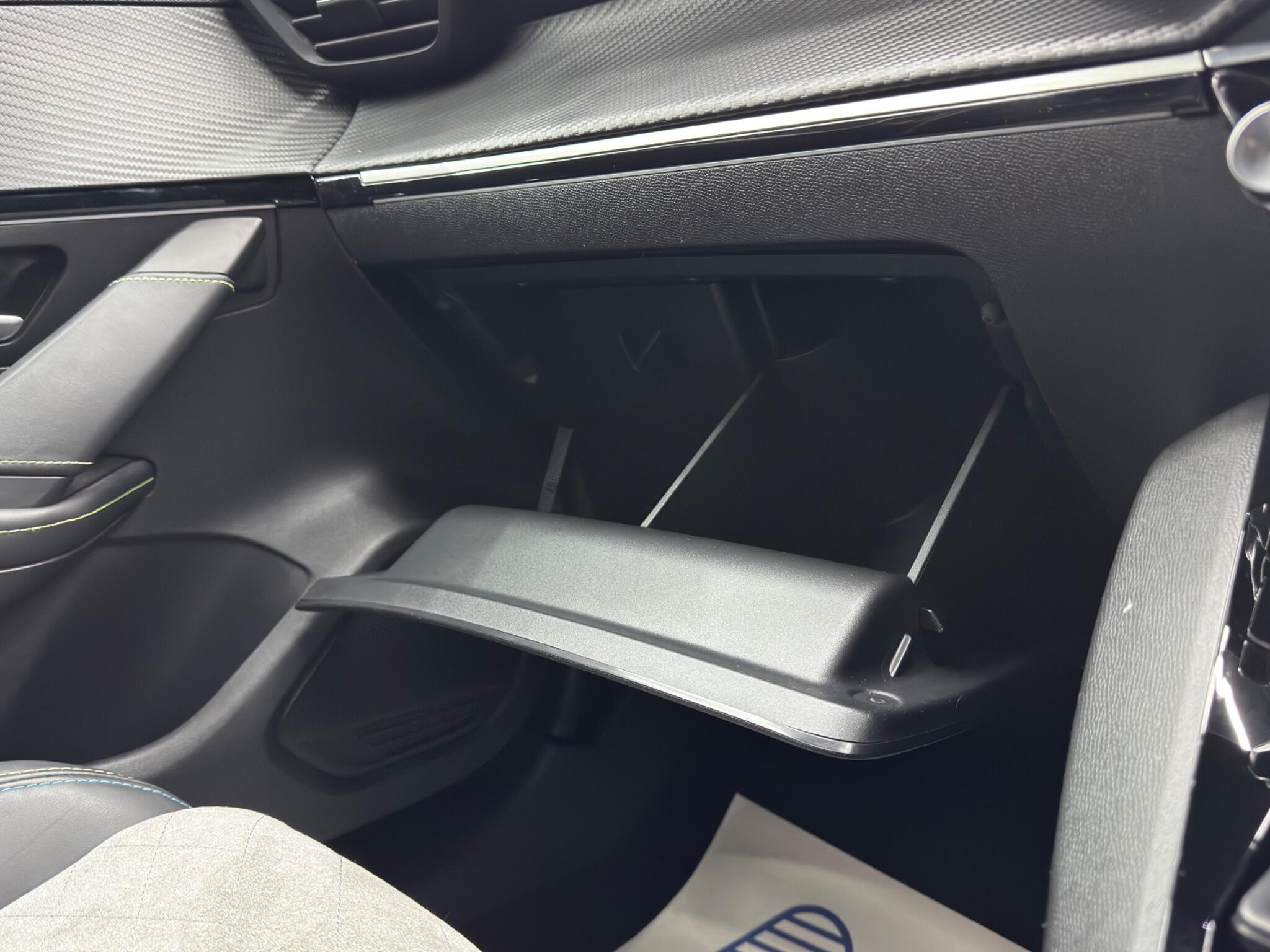 Peugeot E-208 - Image 36