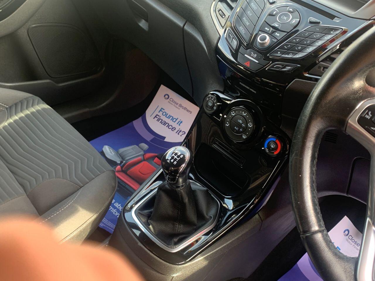Ford Fiesta - Image 10