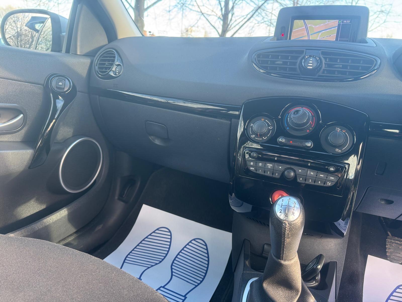 Renault Clio - Image 13