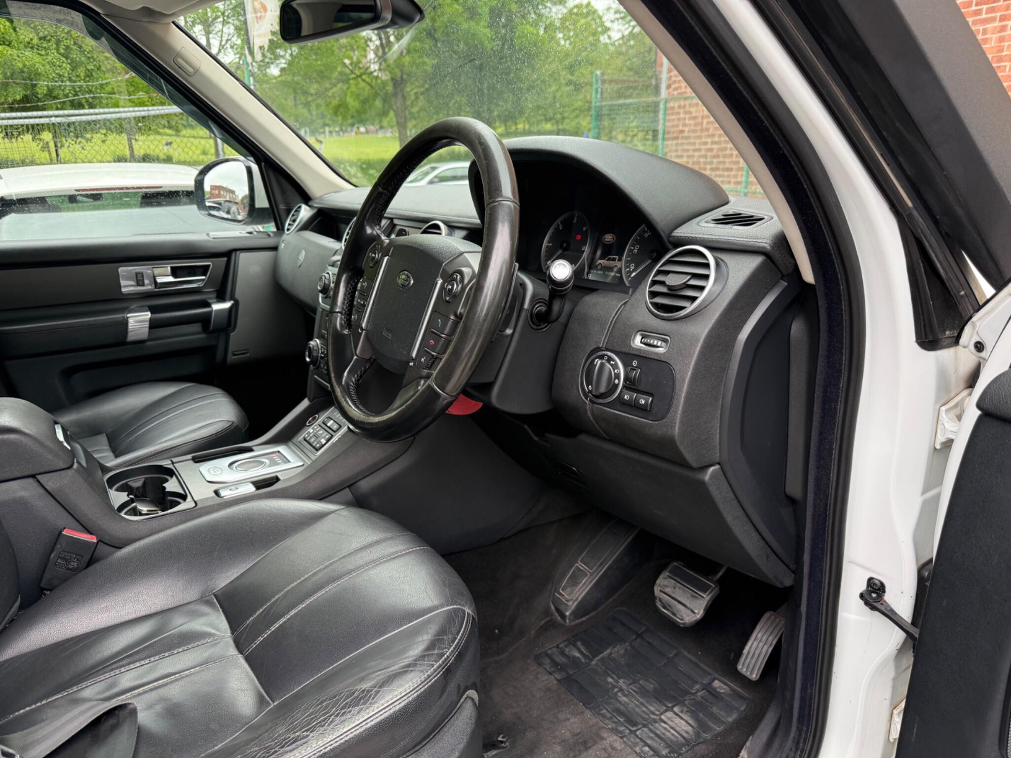 Land Rover DISCOVERY 4 - Image 19