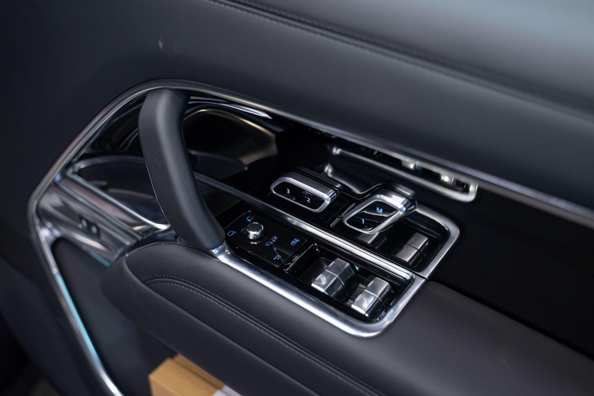 Land Rover Range Rover - Image 10