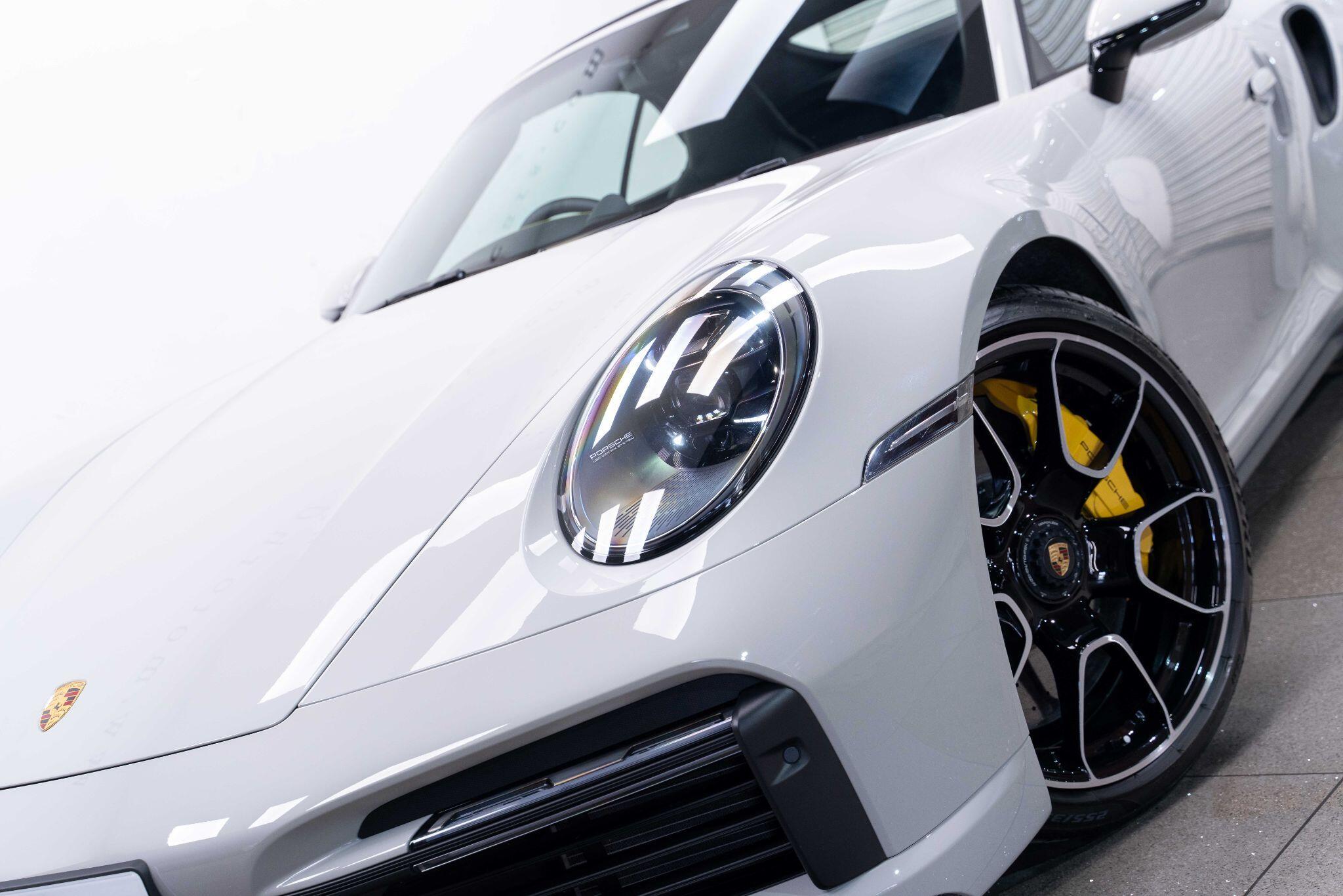 Porsche 911 - Image 10