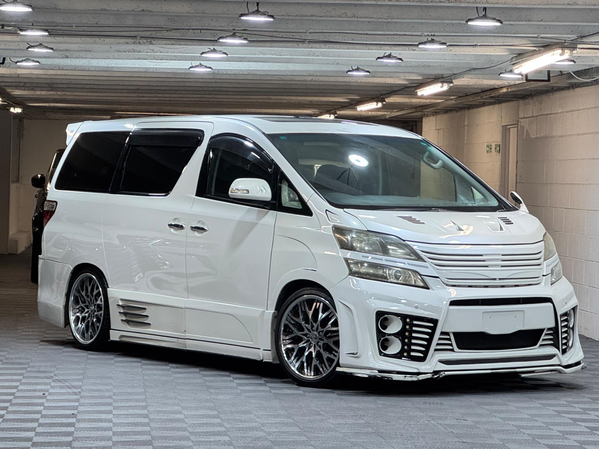 Toyota Vellfire - Image 7