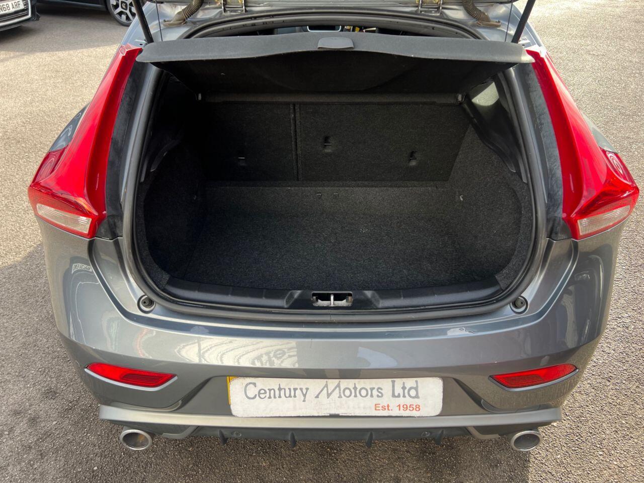 Volvo V40 - Image 15