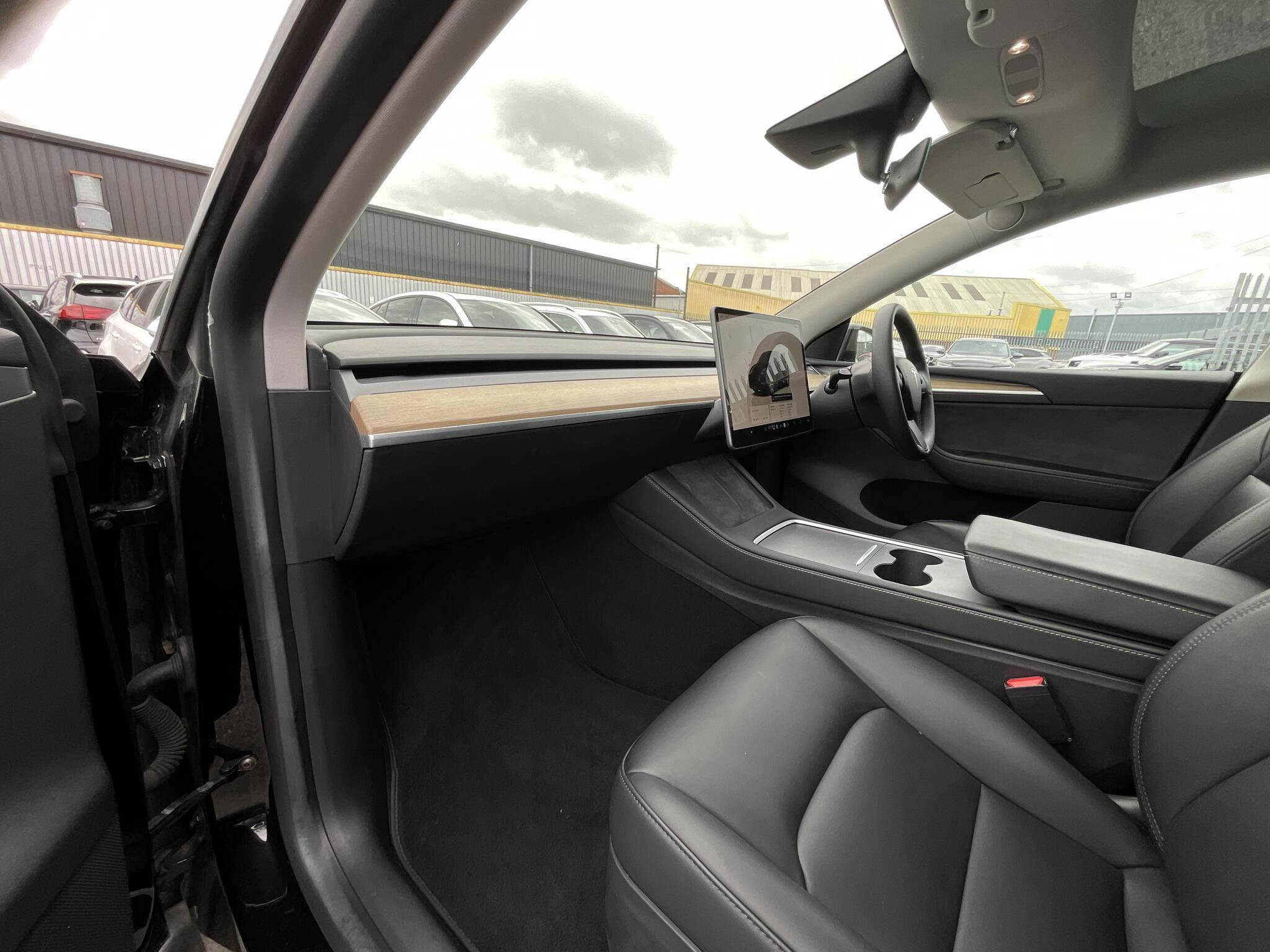 Tesla Model Y - Image 17
