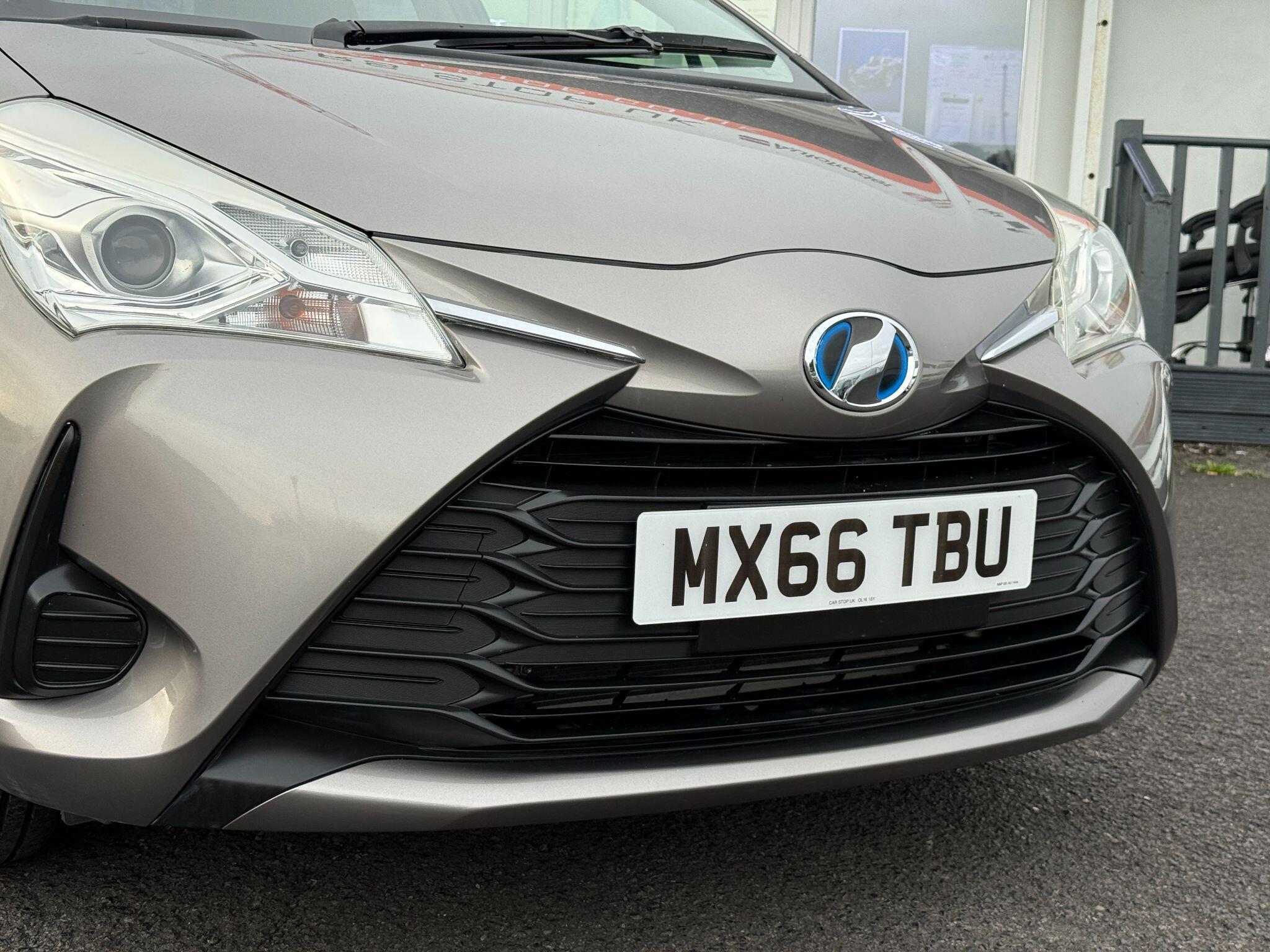Toyota VITZ - Image 10