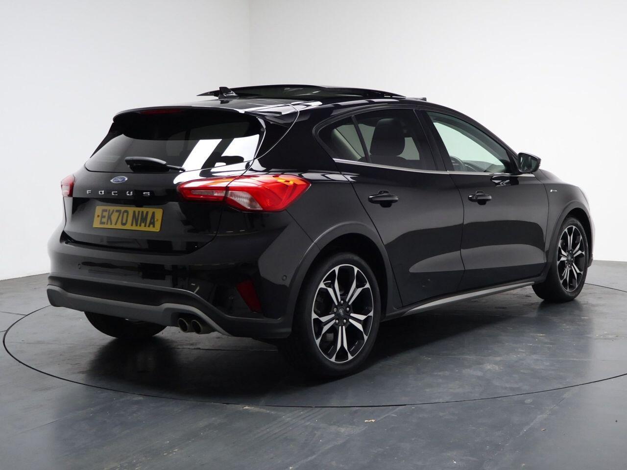 Ford Focus - Image 12