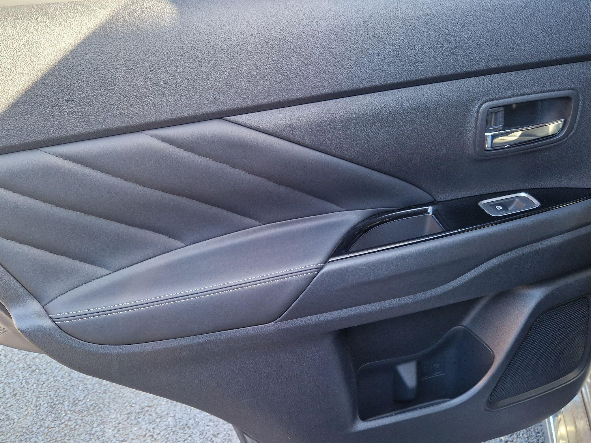 Mitsubishi Outlander - Image 43