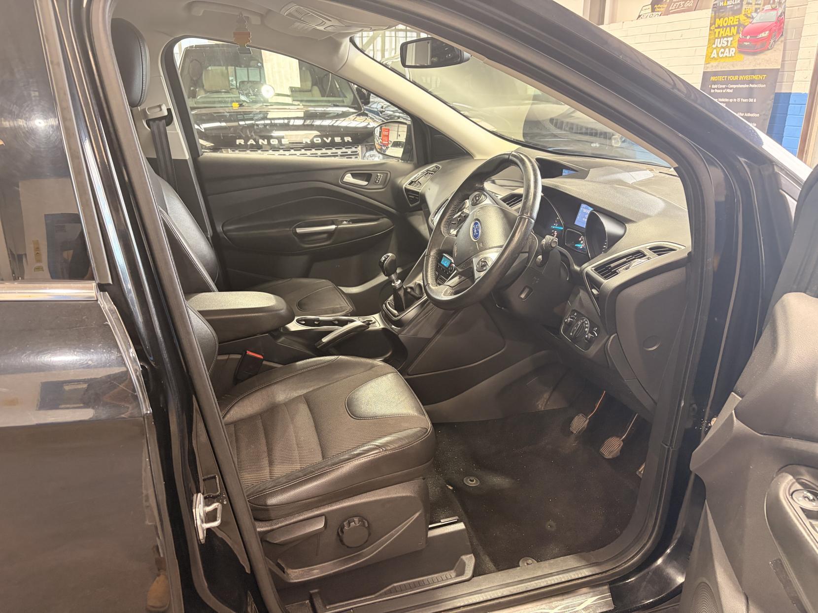 Ford Kuga - Image 20