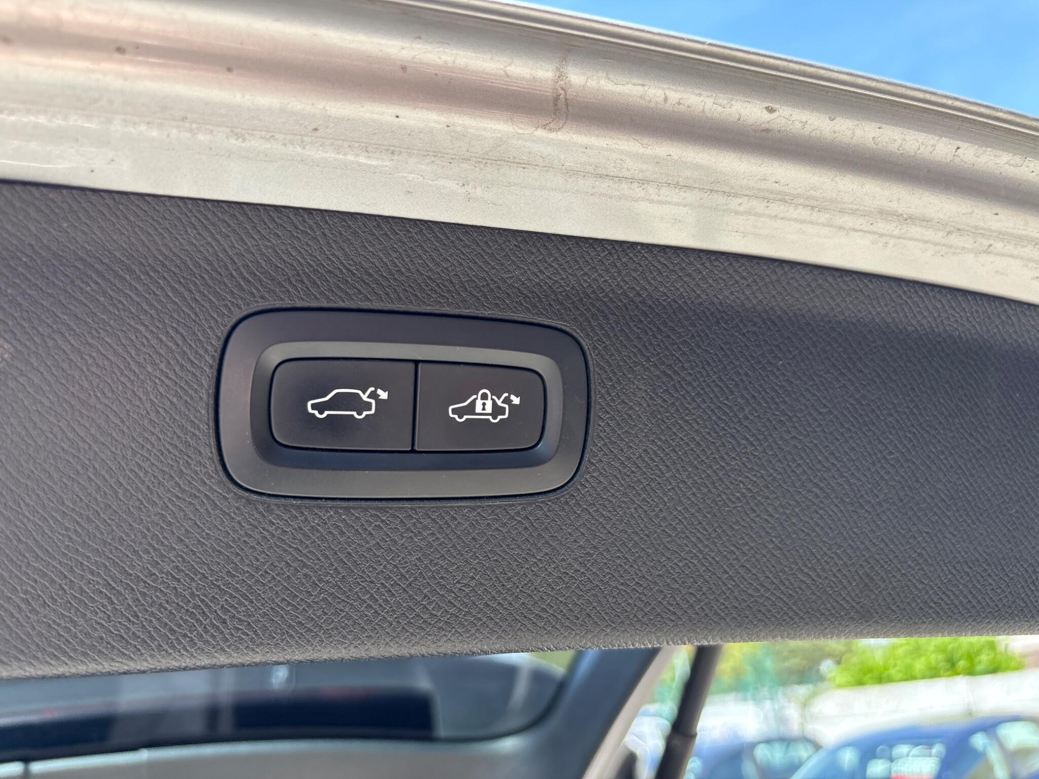 Volvo XC90 - Image 20