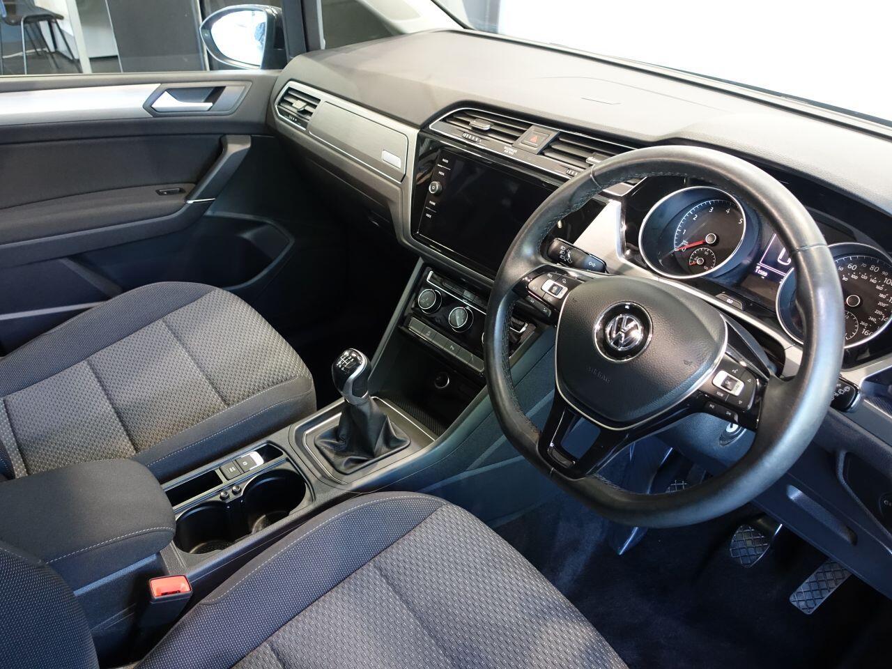 Volkswagen Touran - Image 3