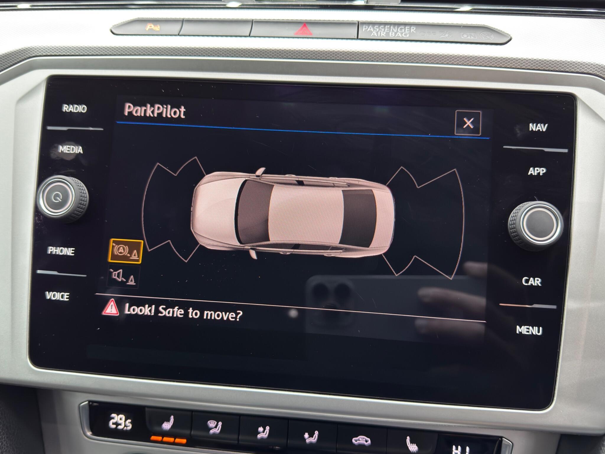 Volkswagen Passat - Image 36