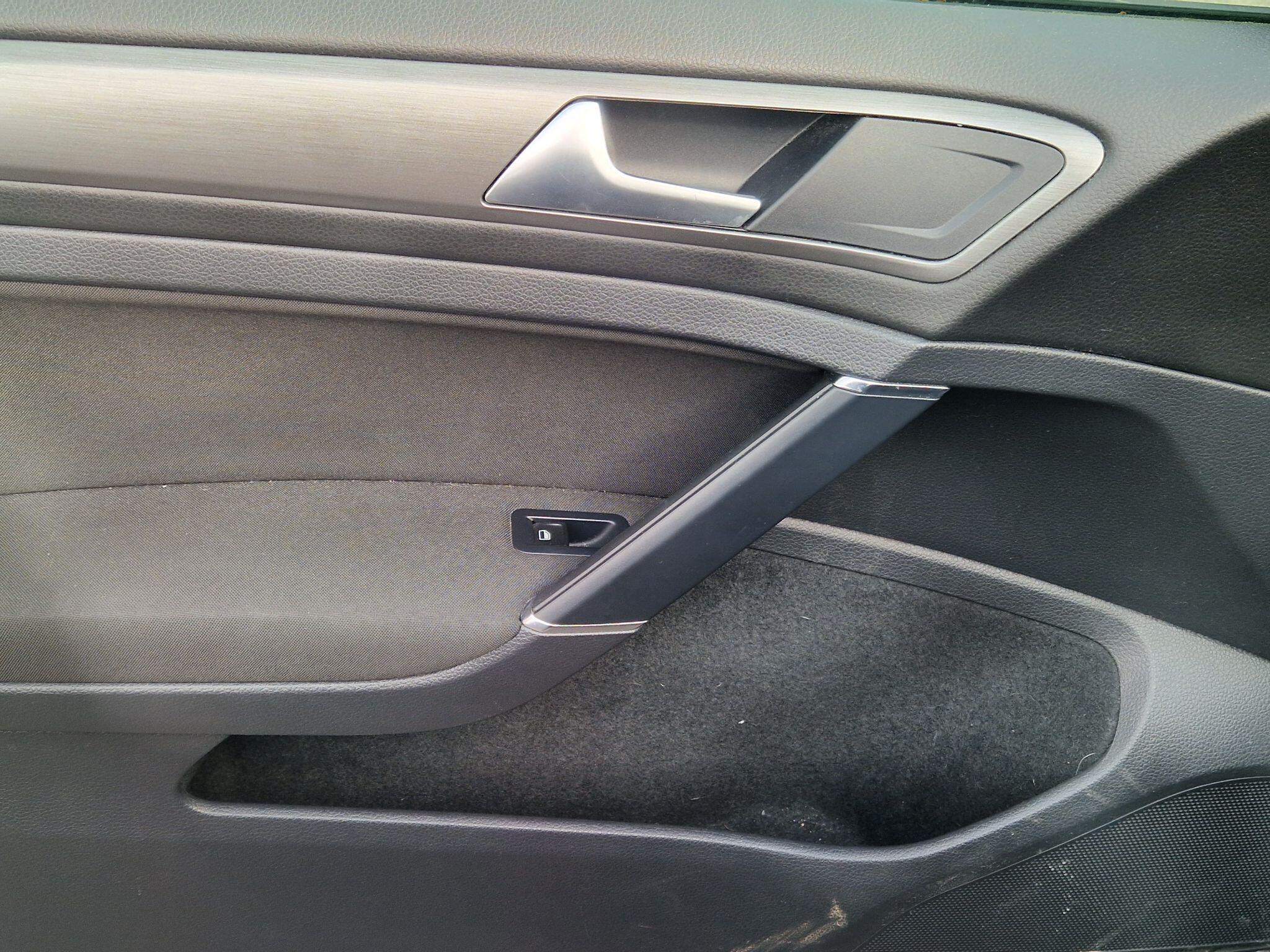 Volkswagen Golf - Image 48