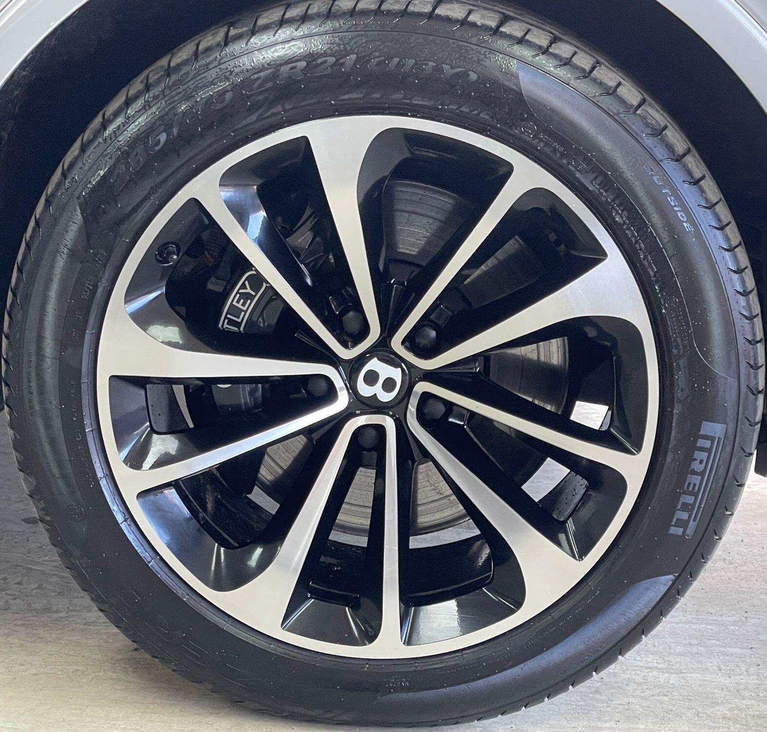 Bentley Bentayga - Image 18