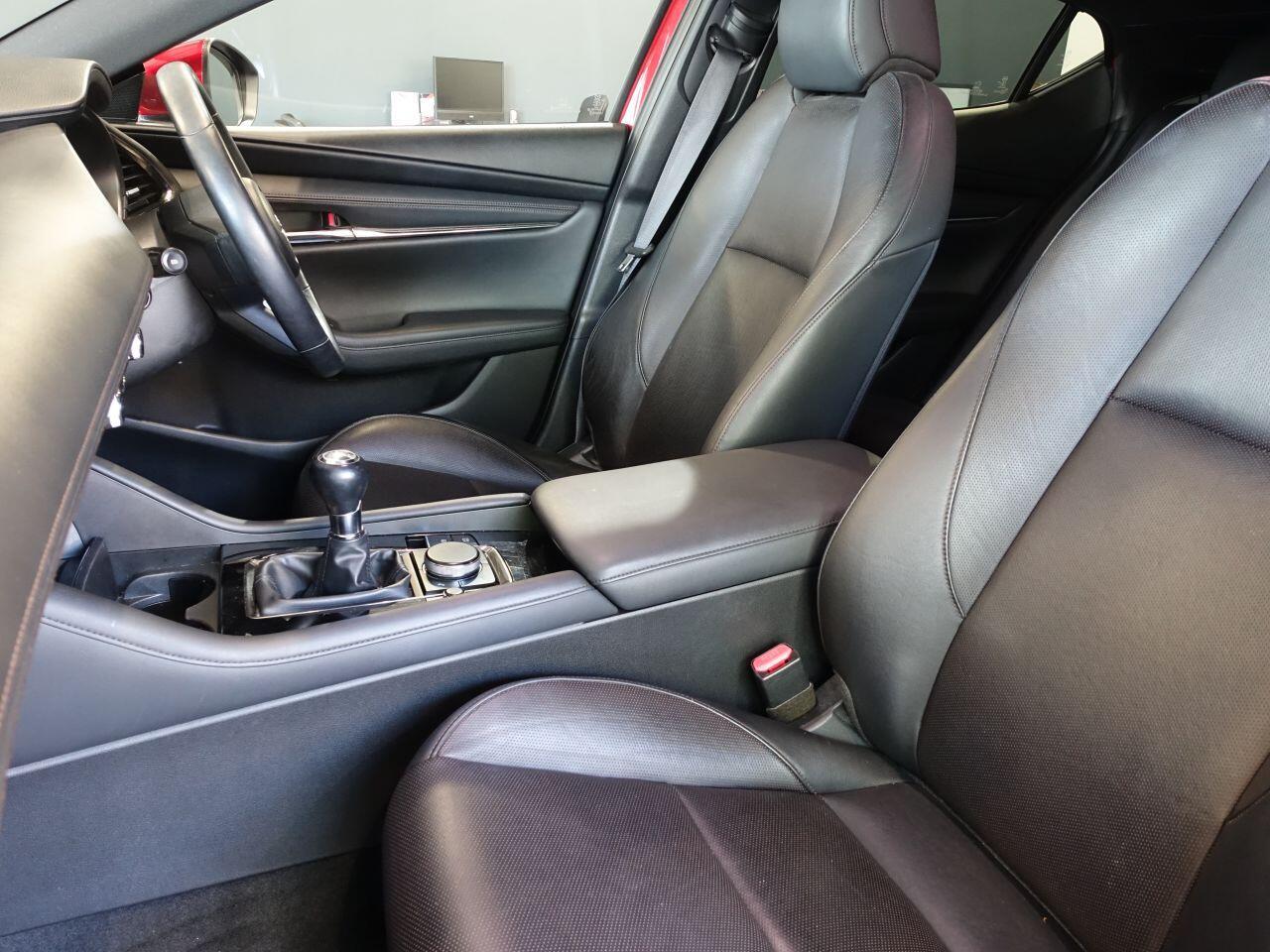 Mazda MAZDA3 - Image 13