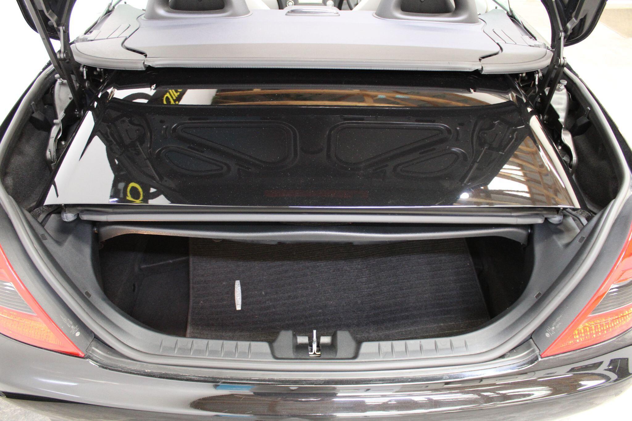 Mercedes SLK - Image 16