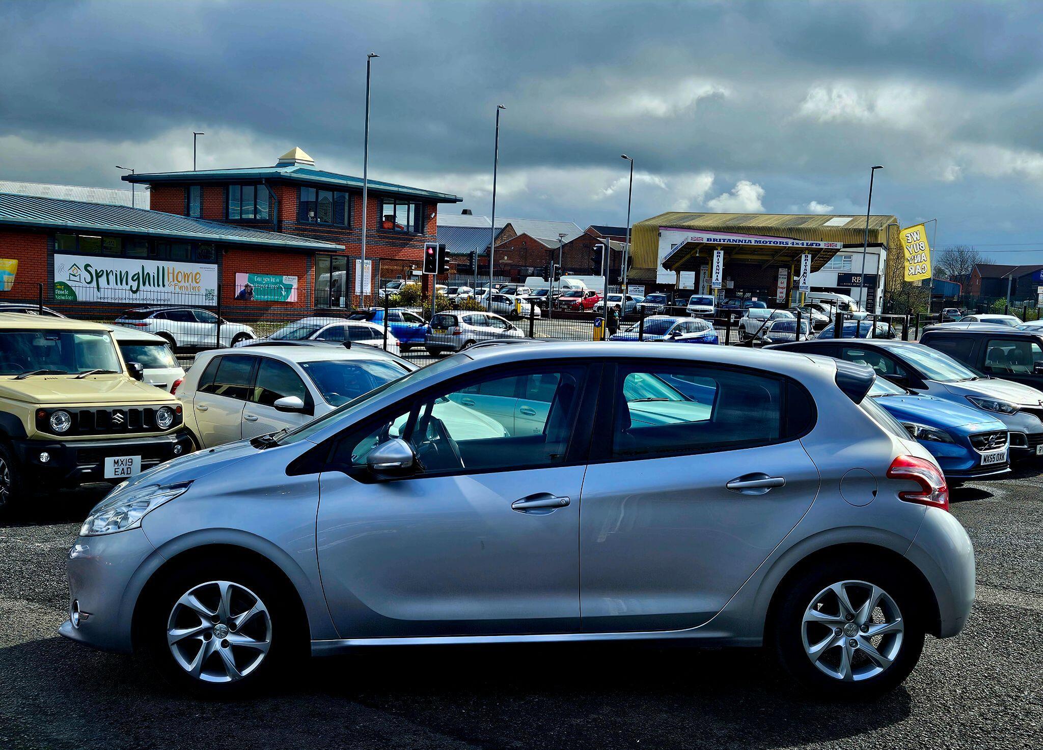 Peugeot 208 - Image 16