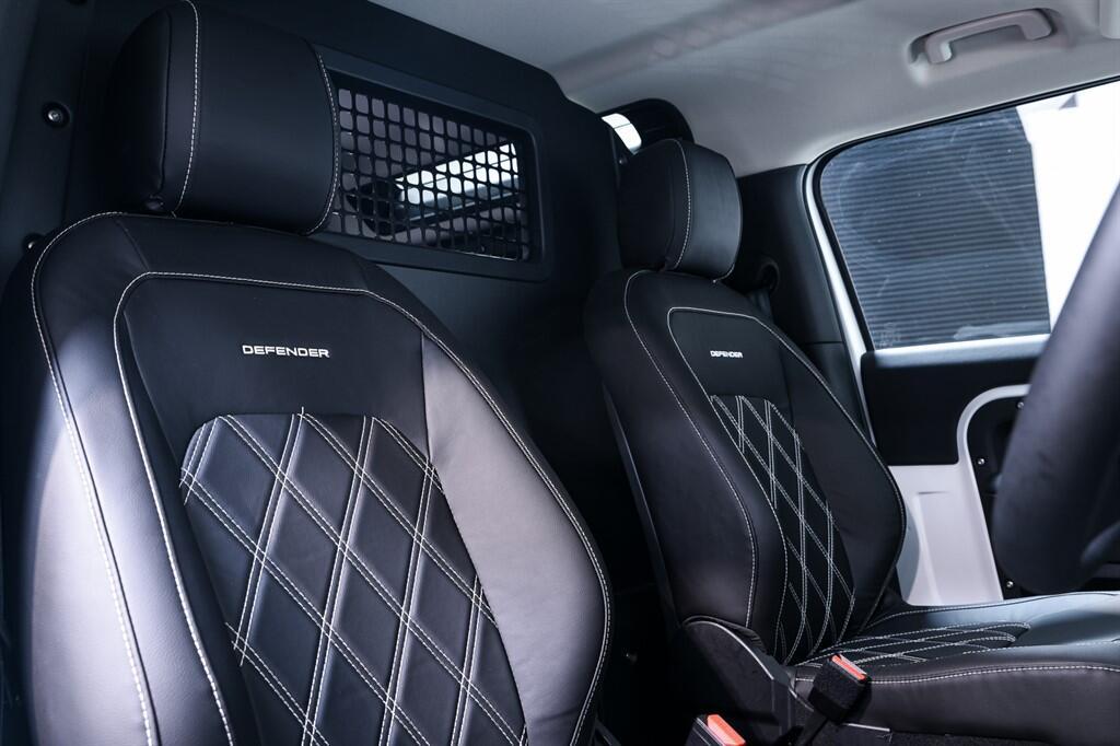 Land Rover Defender 90 - Image 11