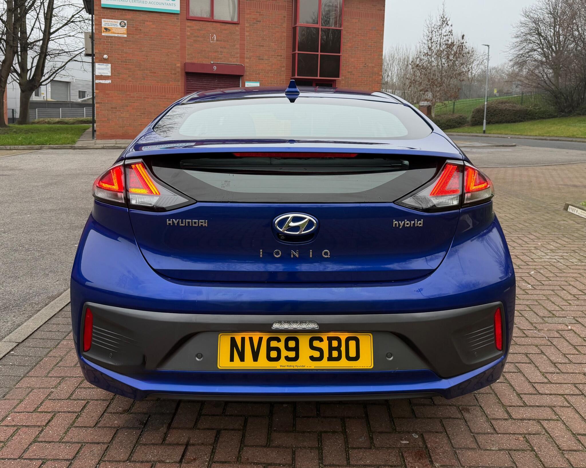 Hyundai Ioniq - Image 25