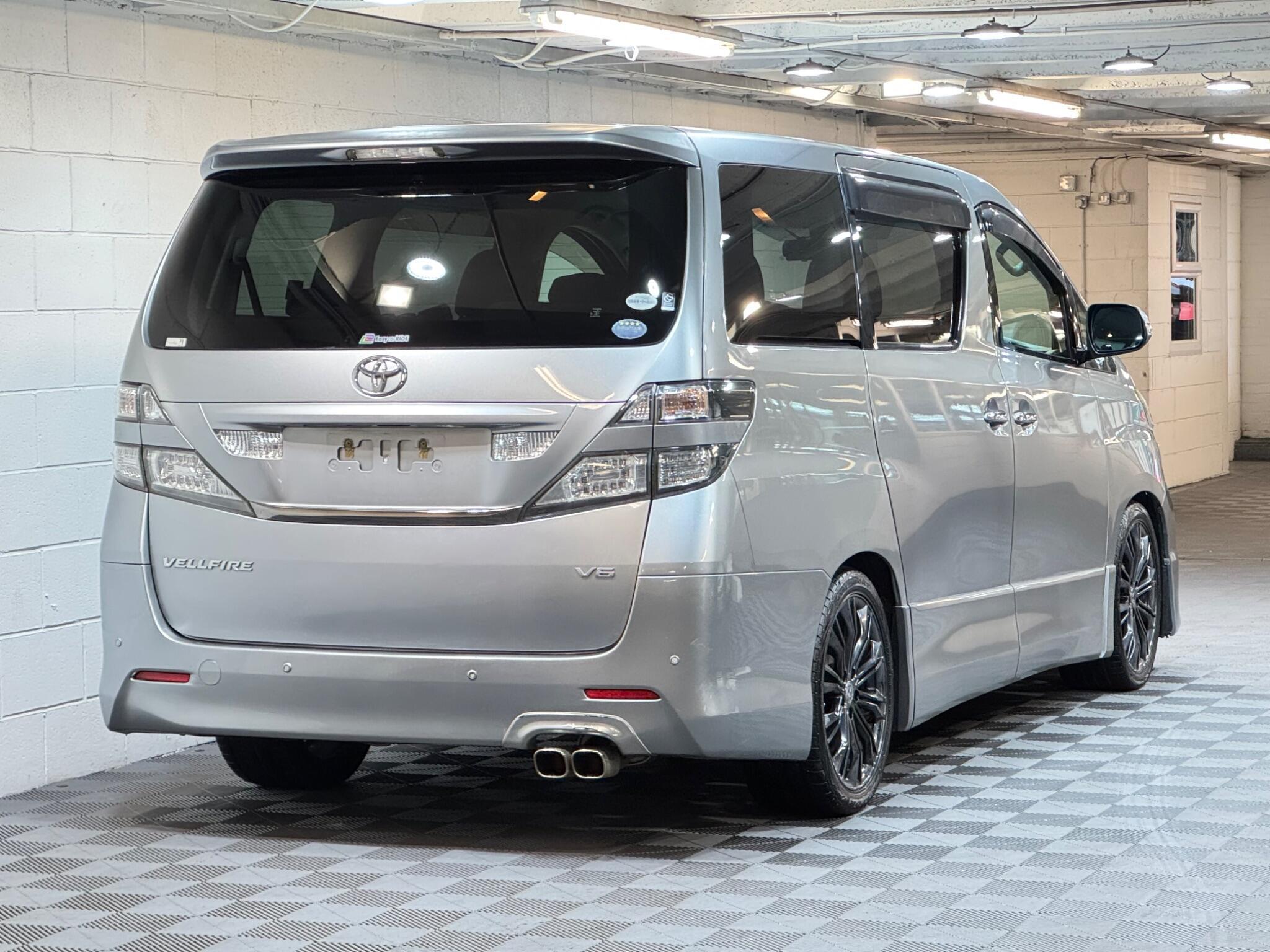 Toyota Vellfire - Image 4