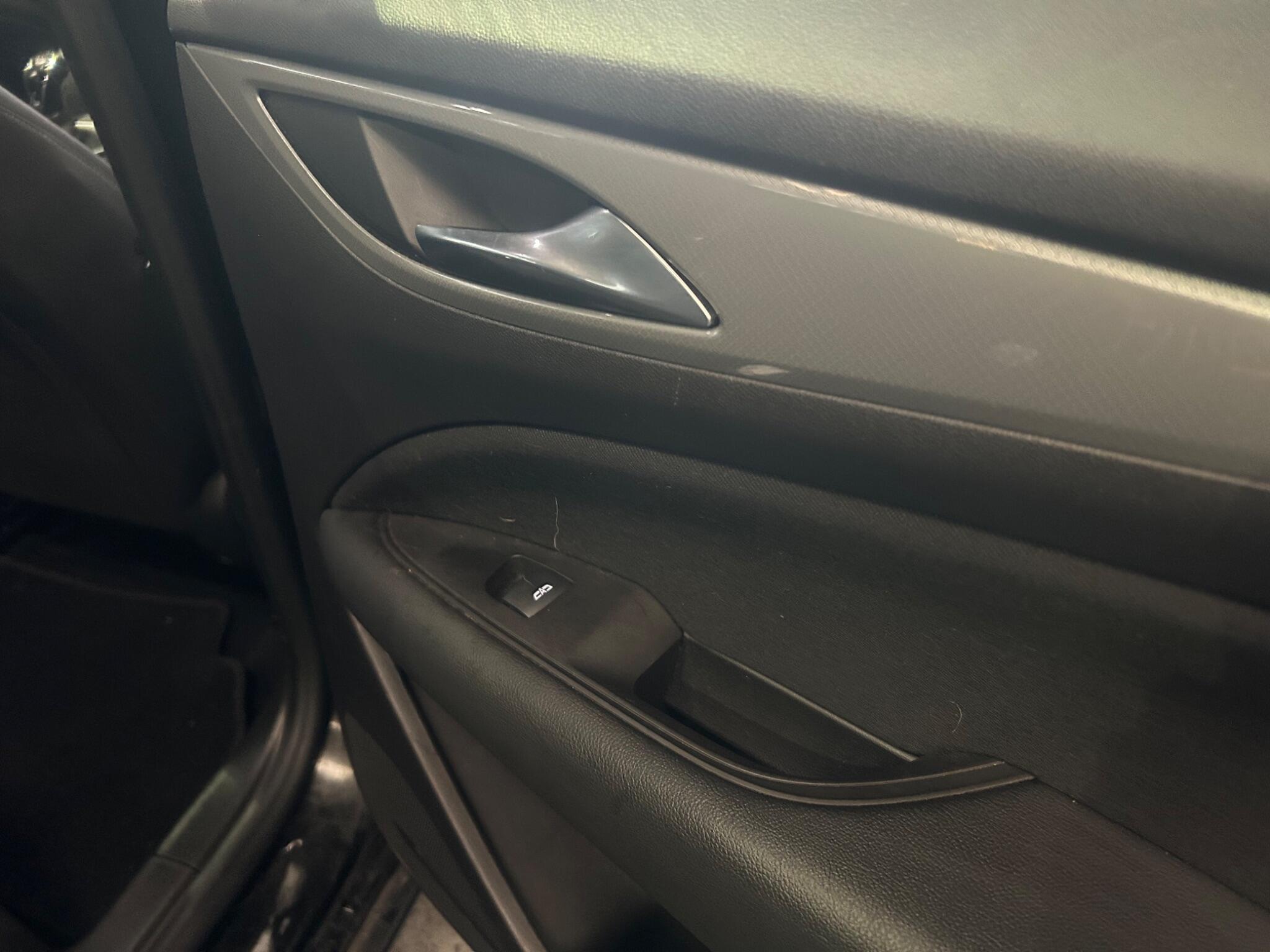 Vauxhall Insignia - Image 22