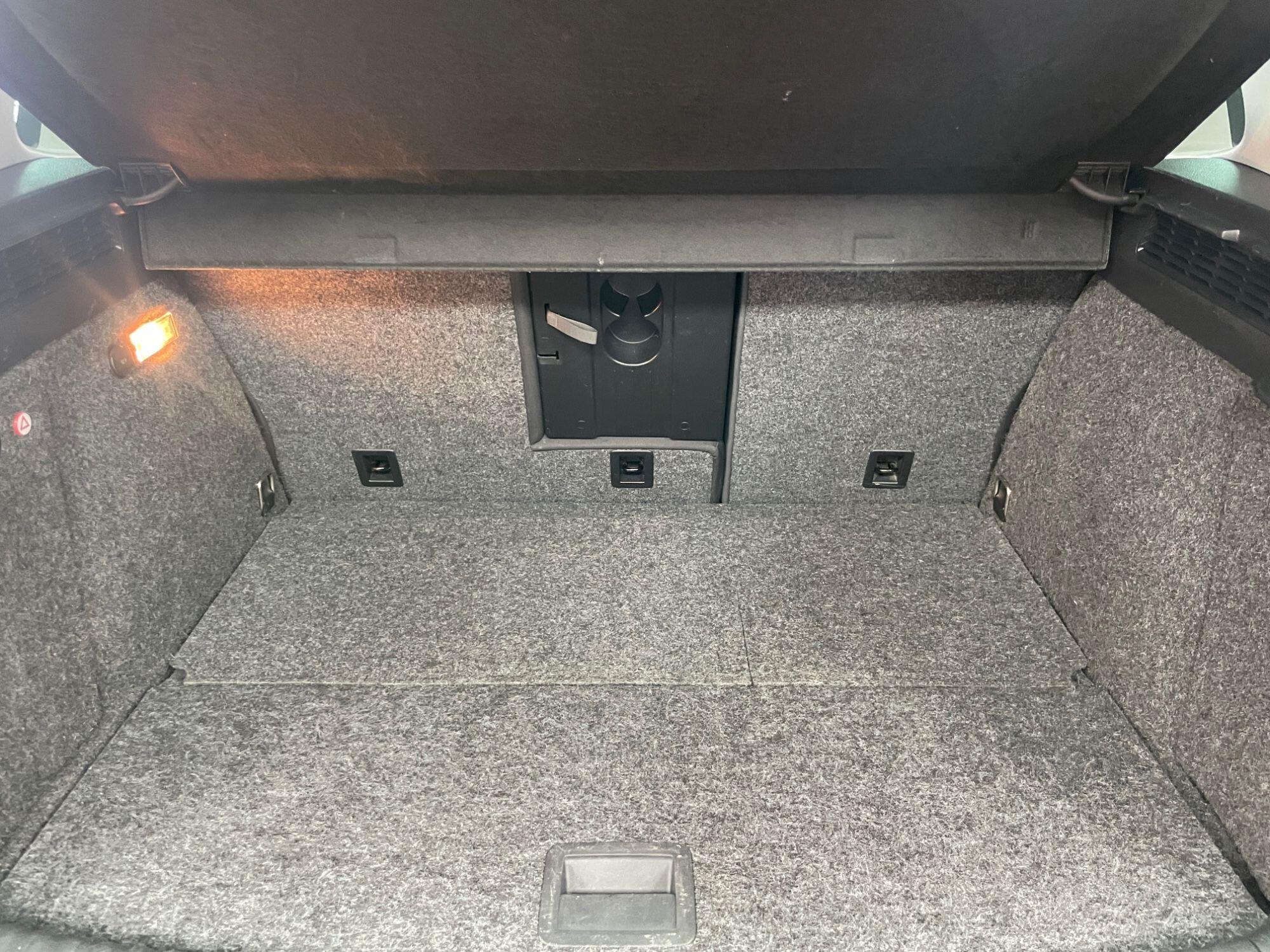 Volkswagen Tiguan - Image 17
