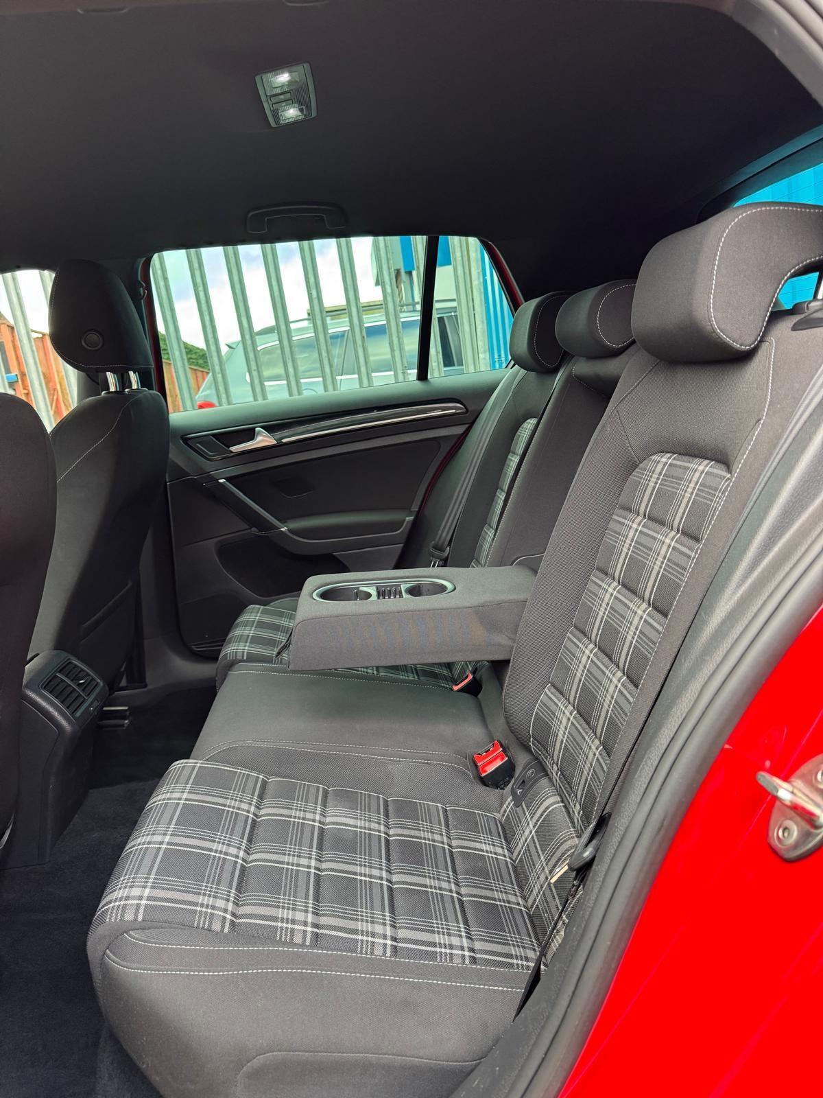 Volkswagen Golf - Image 38