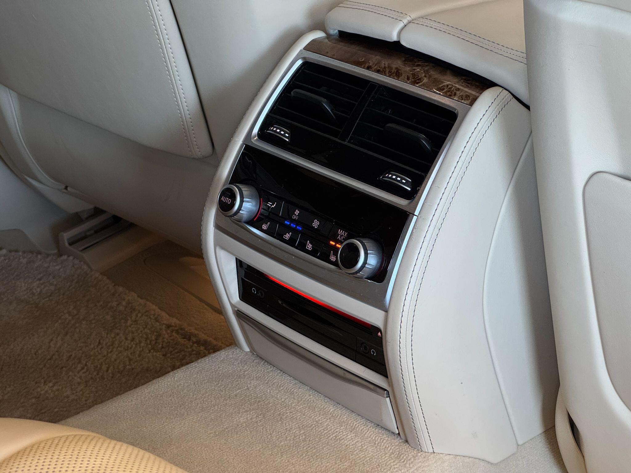 BMW 7 Series - Image 32