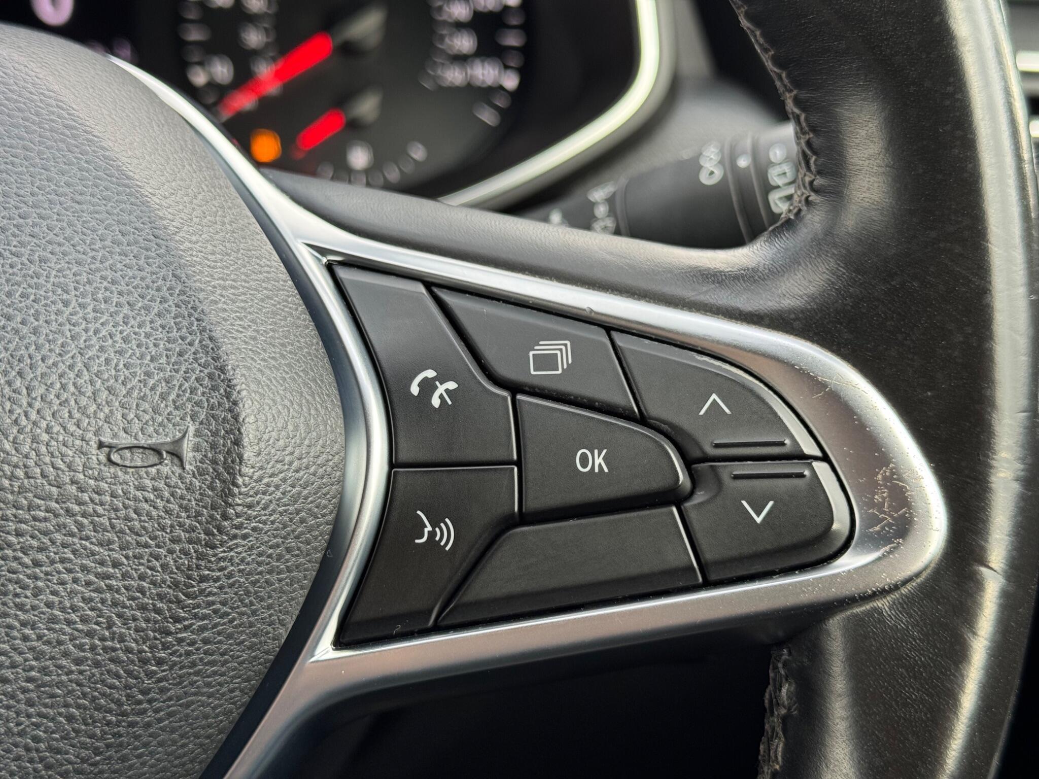 Renault Clio - Image 31