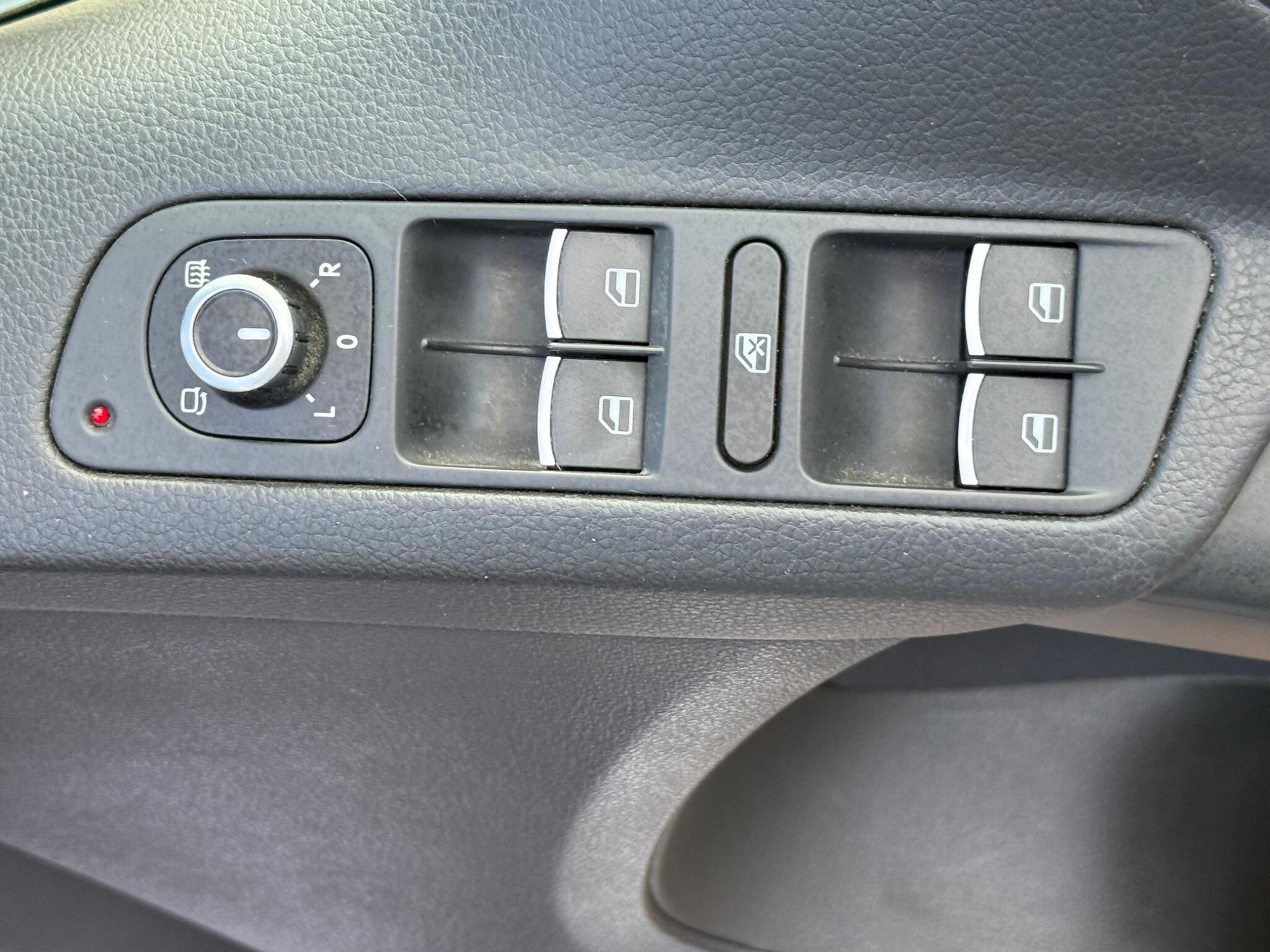 Volkswagen Tiguan - Image 20