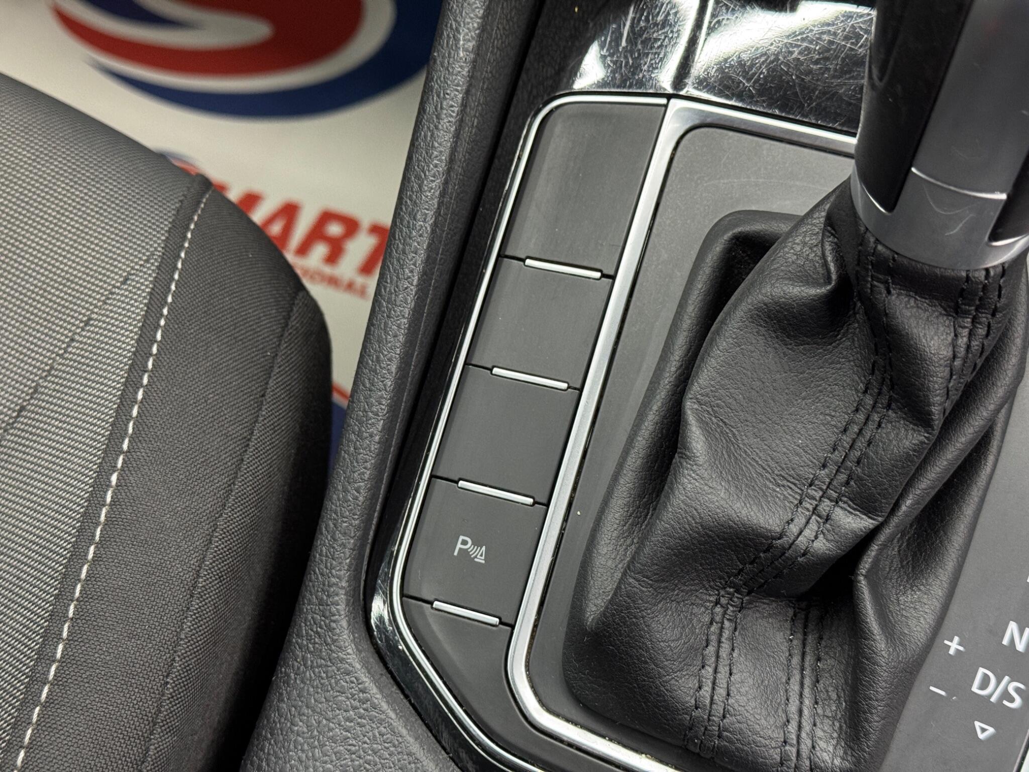 Volkswagen GOLF SV - Image 28