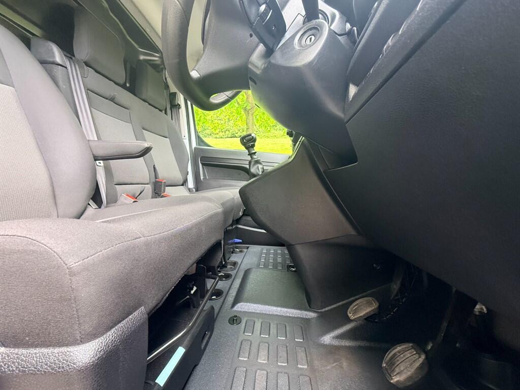 Vauxhall Vivaro - Image 18