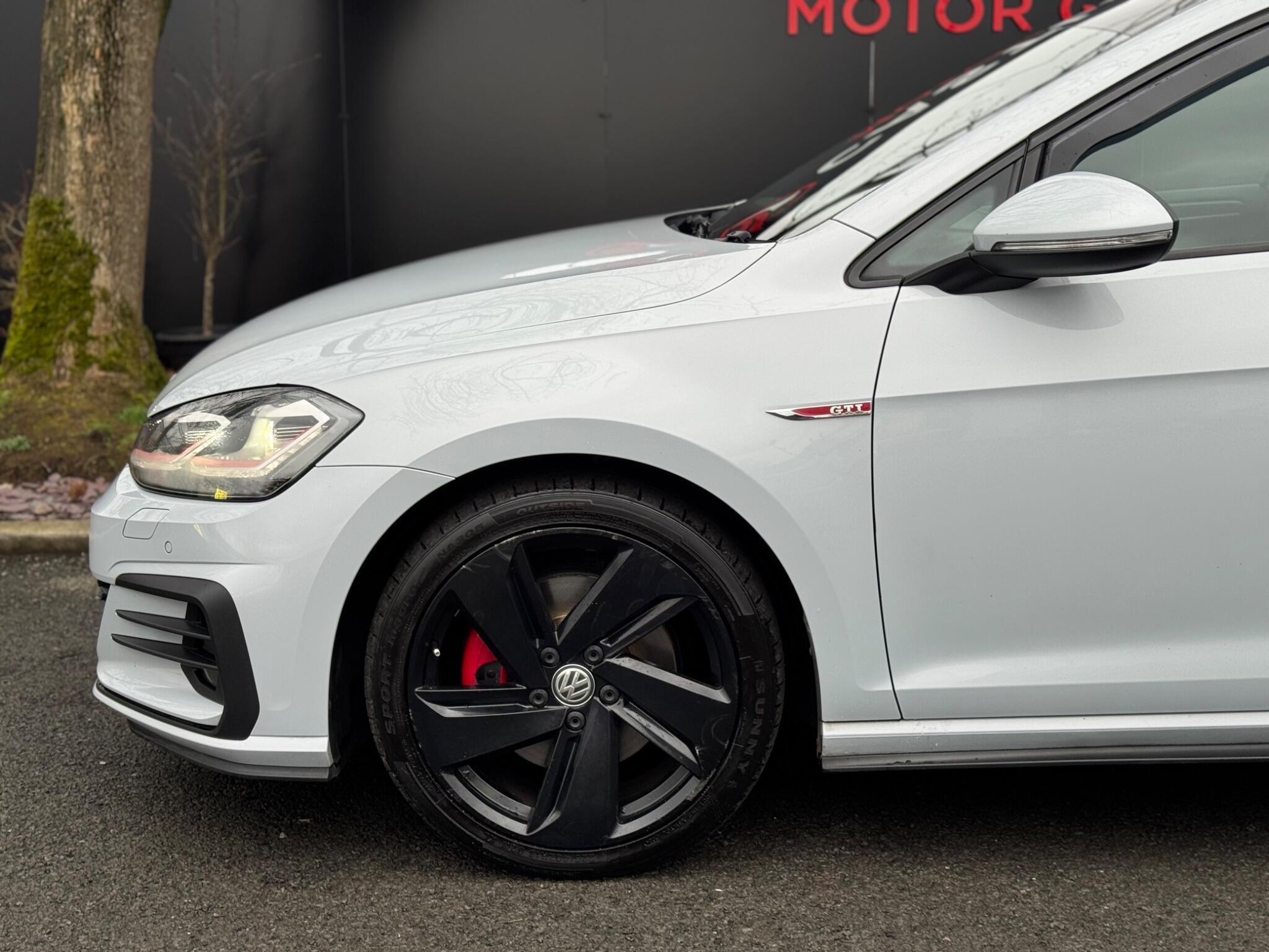 Volkswagen Golf - Image 10