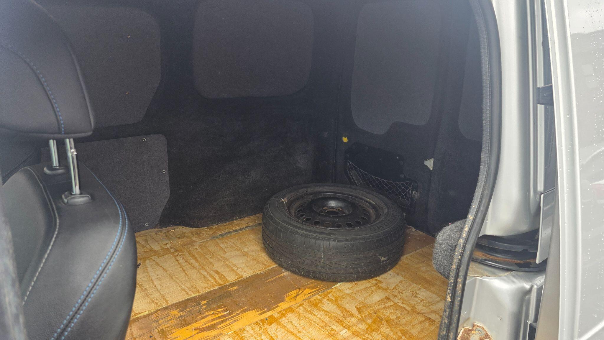 Ford Transit Connect - Image 16