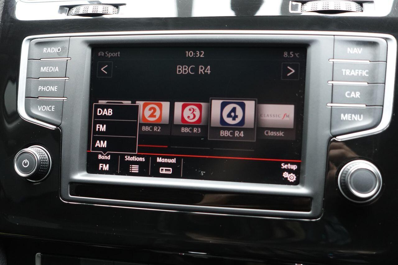 Volkswagen Golf - Image 34